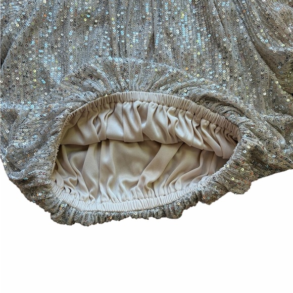 Elegant Silver Women's Top - Picture 3 of 7